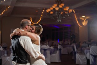 Fort Worth Wedding Photographer | Diamond Oaks Country Club Wedding | Lyncca Harvey Photography
