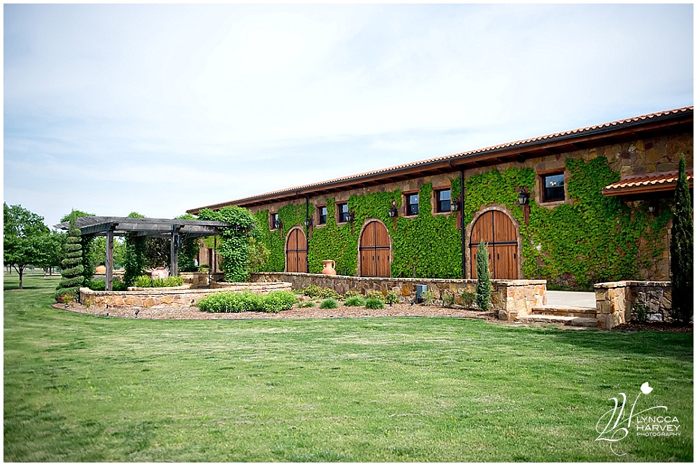 Stephenville Wedding Photographer Bella Vita Ranch Derrick